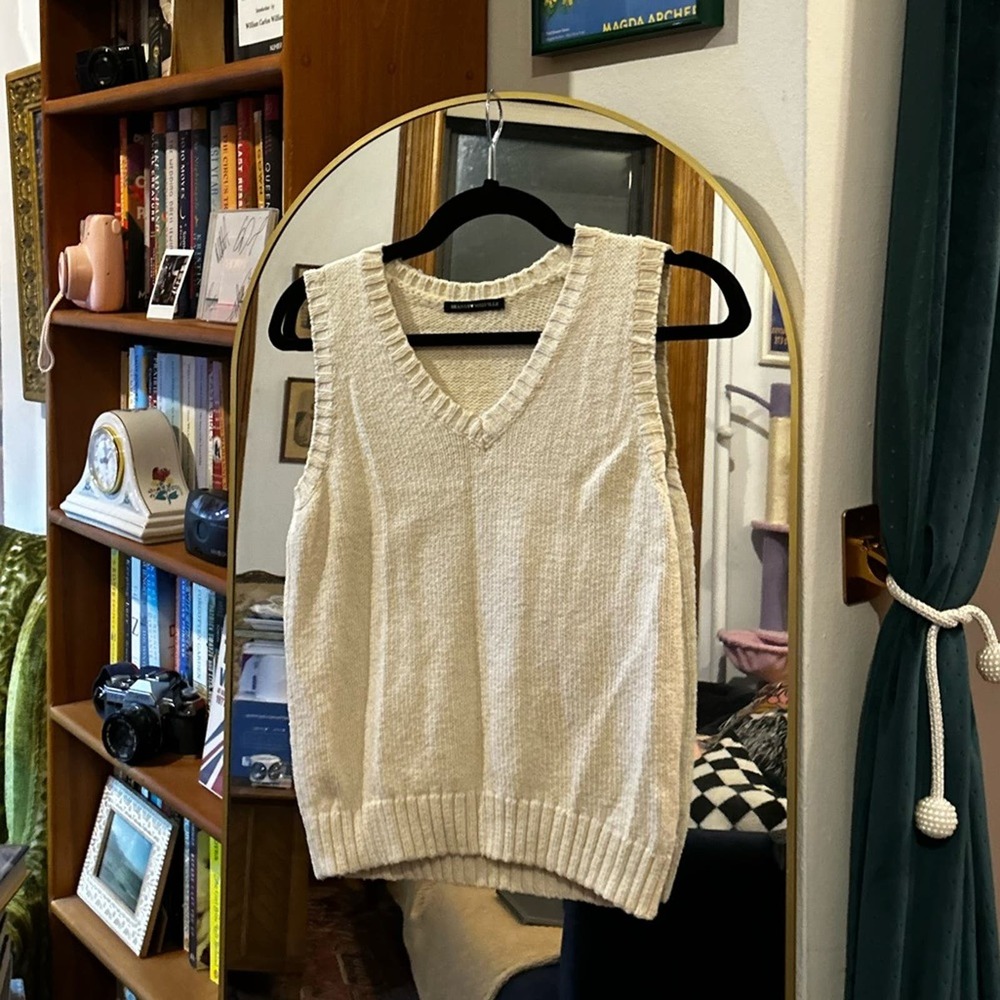 White Brandy Melville sweater vest